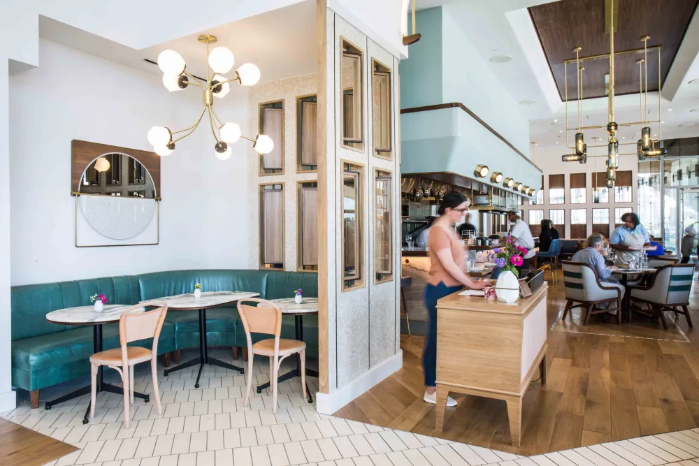 FMC Tower_Retail_Walnut Street Cafe